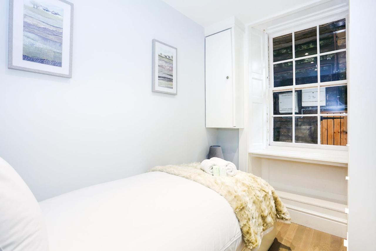 Ultra Modern, Stylish Apartment Next To Princes St エディンバラ エクステリア 写真