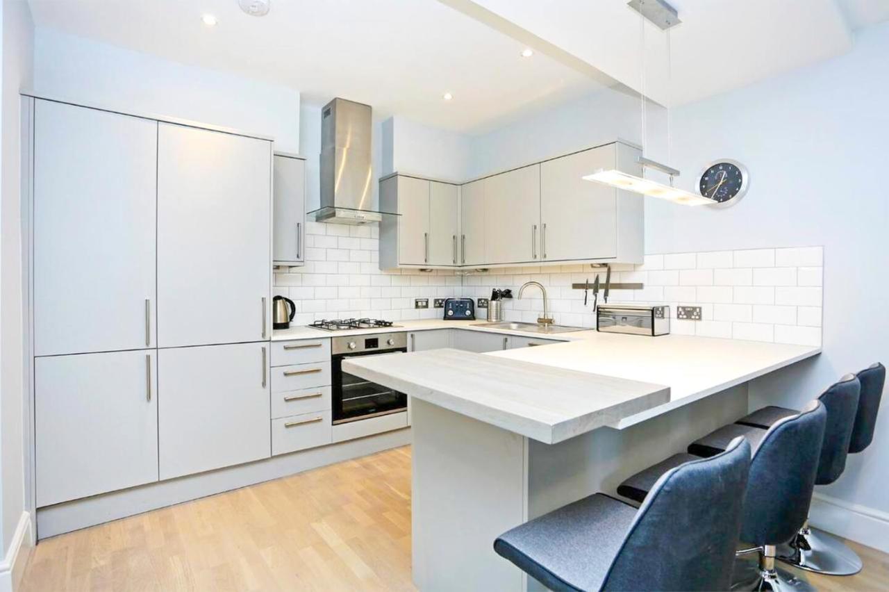 Ultra Modern, Stylish Apartment Next To Princes St エディンバラ エクステリア 写真