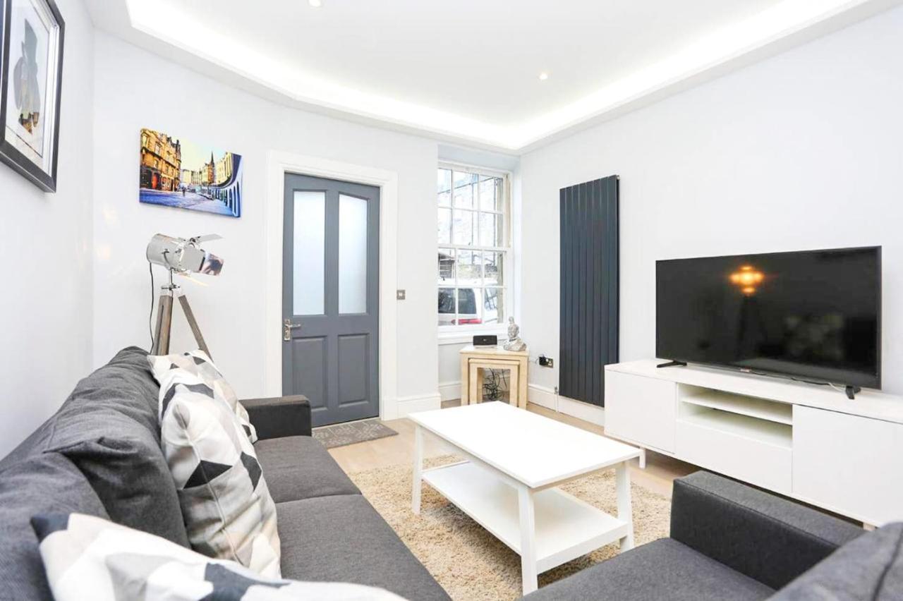 Ultra Modern, Stylish Apartment Next To Princes St エディンバラ エクステリア 写真