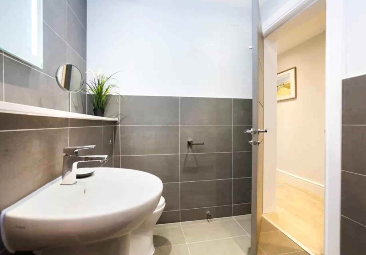 Ultra Modern, Stylish Apartment Next To Princes St エディンバラ エクステリア 写真